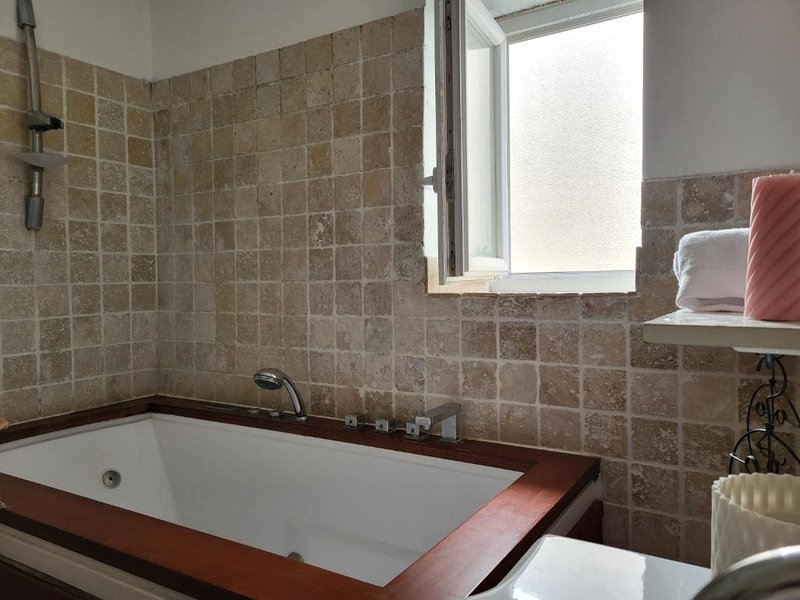 Grande chambre avec parties communes en bord de merの写真