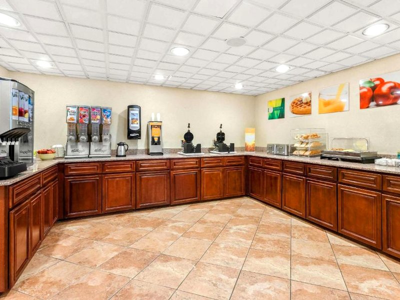 クオリティ イン エジソン ニュー ブランズウィック (Quality Inn Edison-New Brunswick)の写真