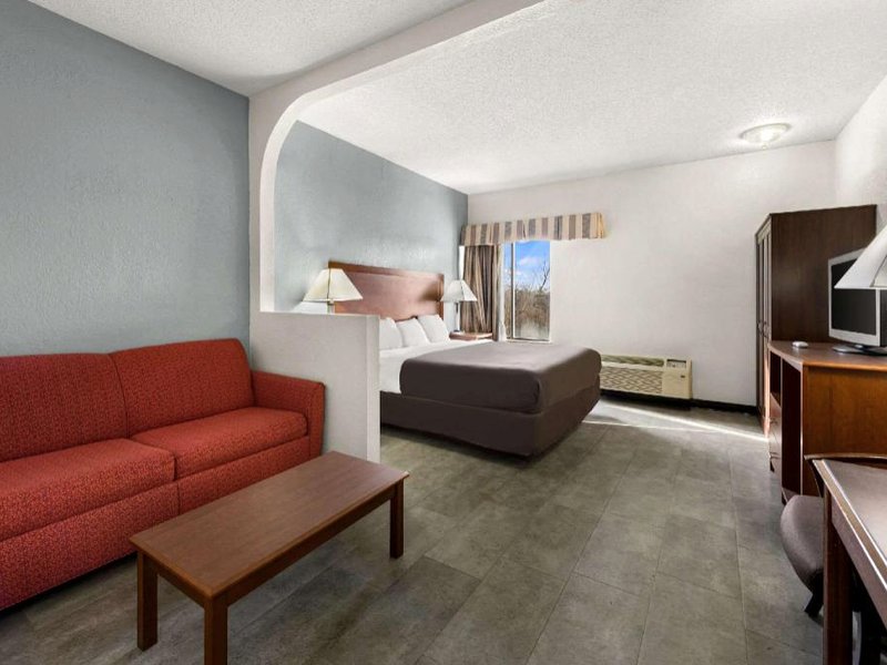 Suburban Studios Kansas City Airport Northの写真