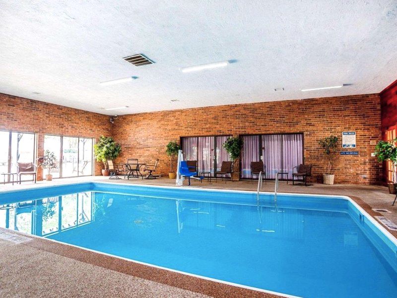 Suburban Studios Kansas City Airport Northの写真