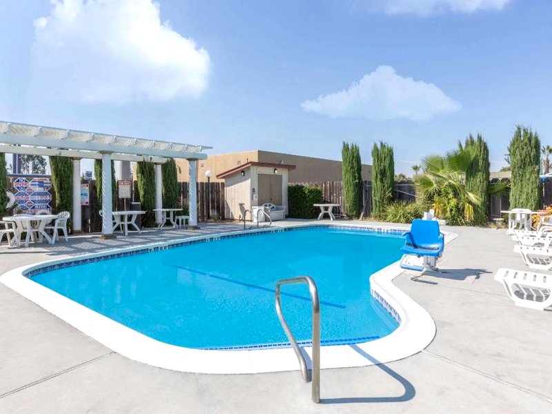 スーパー 8 バイ ウインダム コーニング (Super 8 By Wyndham Corning)の写真