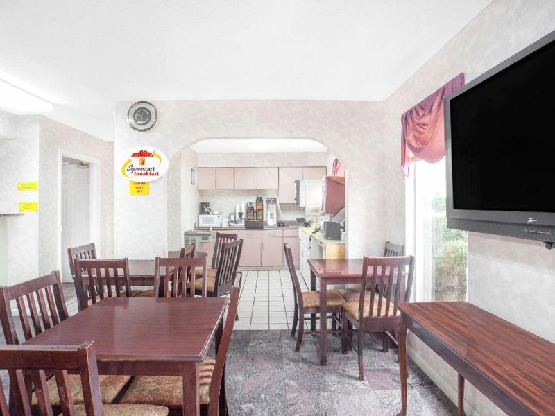 Super 8 By Wyndham Decatur Pricevilleの写真