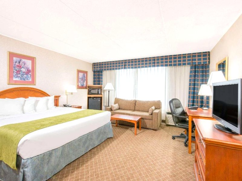 Ramada By Wyndham Cumberland Downtownの写真