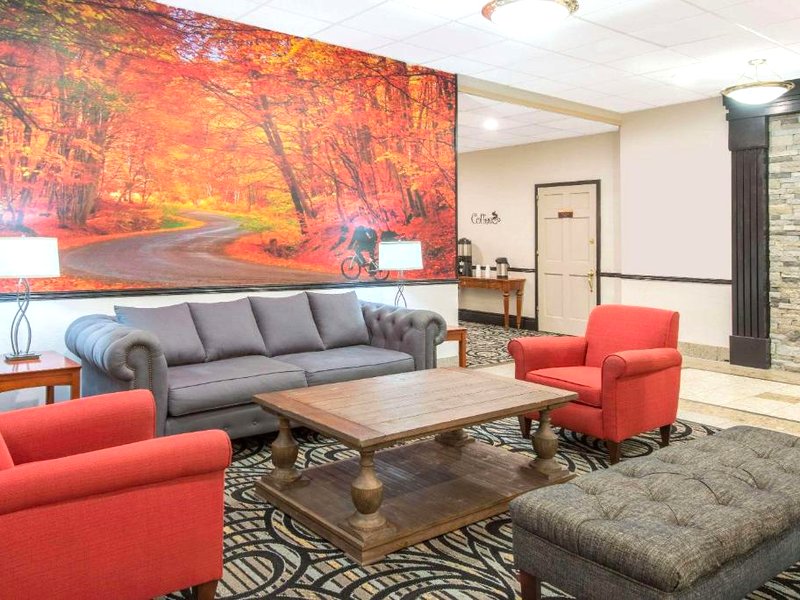 Ramada By Wyndham Cumberland Downtownの写真