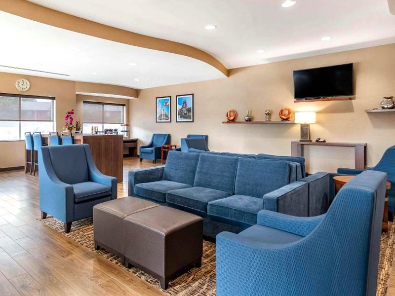コンフォート スイーツ エアポート (Comfort Suites Airport)の写真