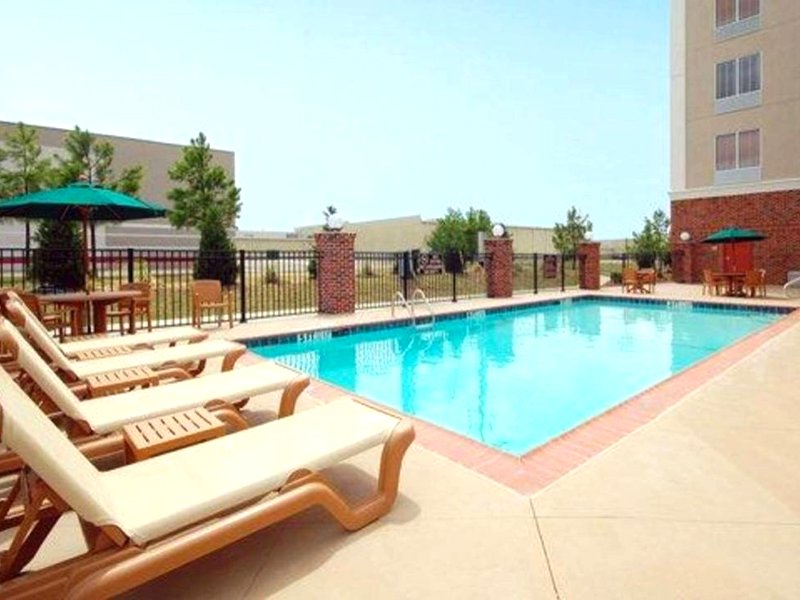 コンフォート スイーツ エアポート (Comfort Suites Airport)の写真