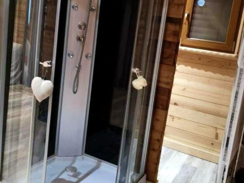 Chalet chaleureux à Louâtre avec piscine partagée (Chalet chaleureux a Louatre avec piscine partagee)の写真
