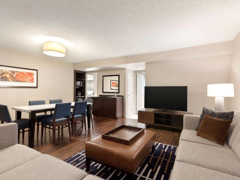 Embassy Suites by Hilton Chicago Lombard Oak Brookの写真