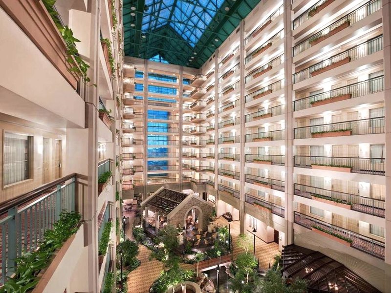 Embassy Suites by Hilton Chicago Lombard Oak Brookの写真
