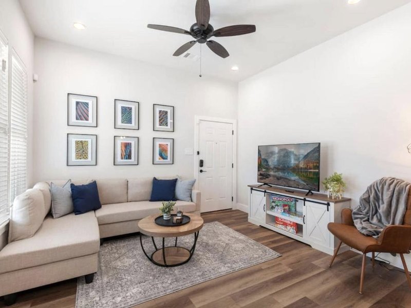 Modern Magnolia Cottage Pool and Gym Accessの写真