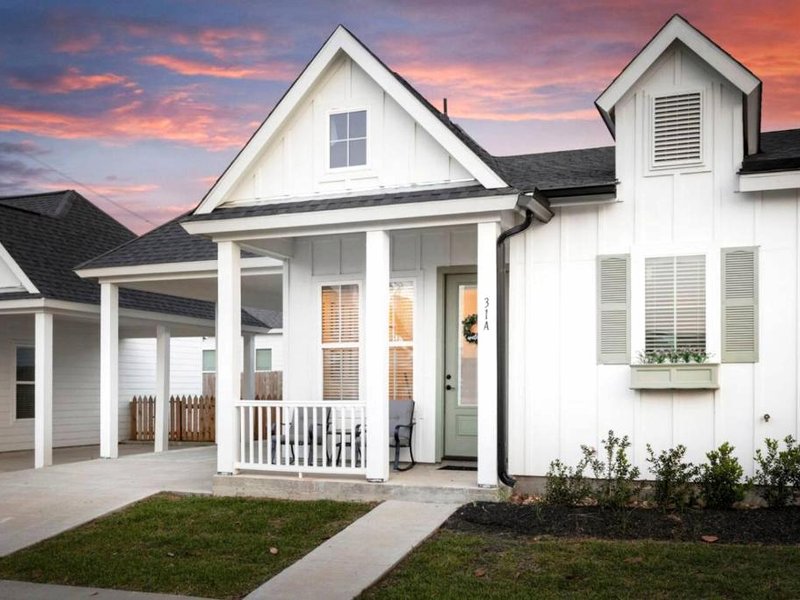 Modern Magnolia Cottage Pool and Gym Accessの写真