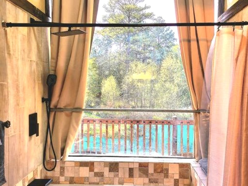 Waterfront Houston Hide out In A Magical Forestの写真