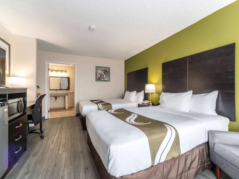 クオリティ イン & スイーツ ヴァンダリア ニア I-70 アンド ハイウェイ 51 (Quality Inn & Suites Vandalia near I-70 and Hwy 51)の写真