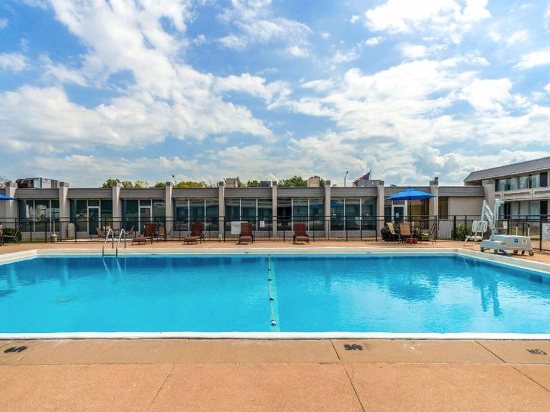 クオリティ イン & スイーツ ヴァンダリア ニア I-70 アンド ハイウェイ 51 (Quality Inn & Suites Vandalia near I-70 and Hwy 51)の写真