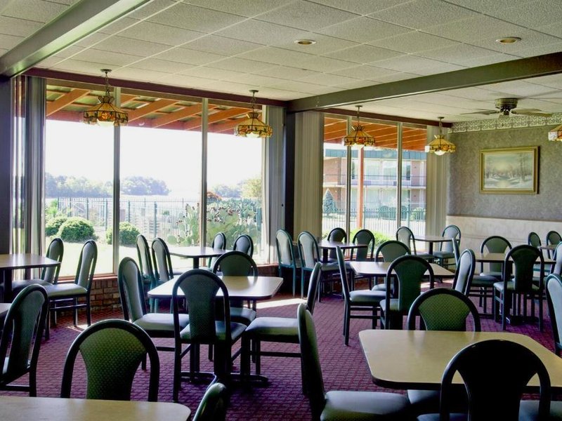 Super 8 by Wyndham Riverside ALの写真