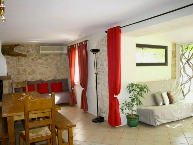 Maison de charme a Saint-Victor-la-Coste avec piscine partageeの写真