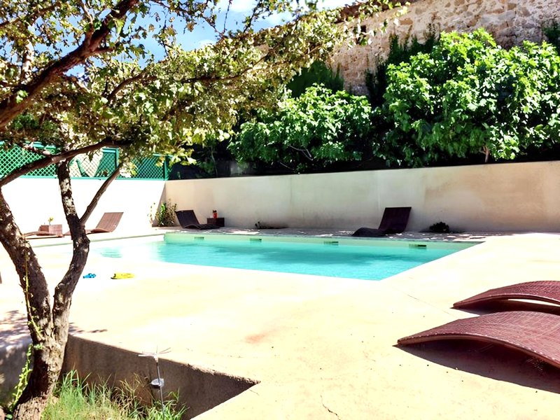 Maison de charme a Saint-Victor-la-Coste avec piscine partageeの写真