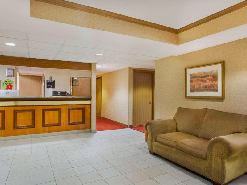 スーパー 8 バイ ウインダム デファイアンス (Super 8 By Wyndham Defiance)の写真