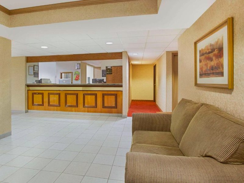 スーパー 8 バイ ウインダム デファイアンス (Super 8 By Wyndham Defiance)の写真