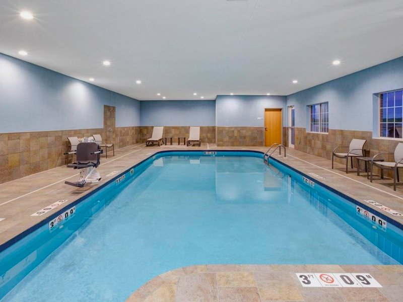 Holiday Inn Express Hotel & Suites Defiance By IHGの写真