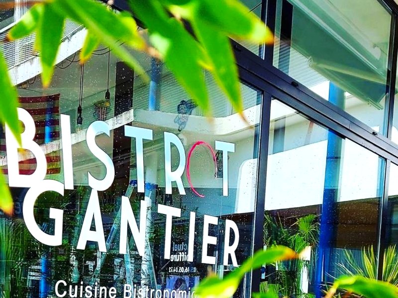 Hotel La Croisette & Restaurant Bistrot Gantier en centre villeの写真