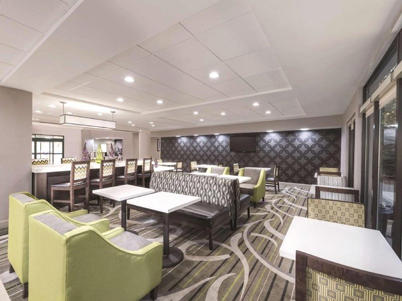 ラ キンタ イン&スイーツ バイ ウィンダム ケネソー (La Quinta Inn & Suites by Wyndham Kennesaw)の写真