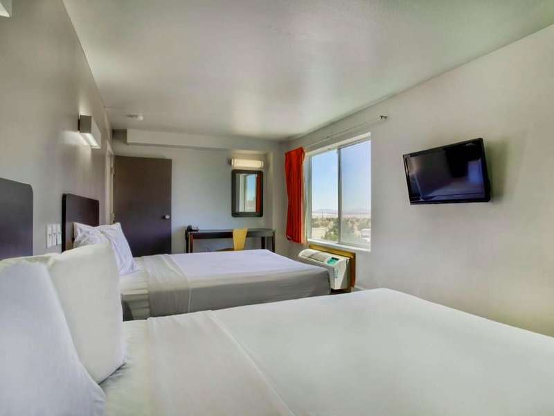 Motel 6 Hesperia, CA - West Main Street - I-15の写真