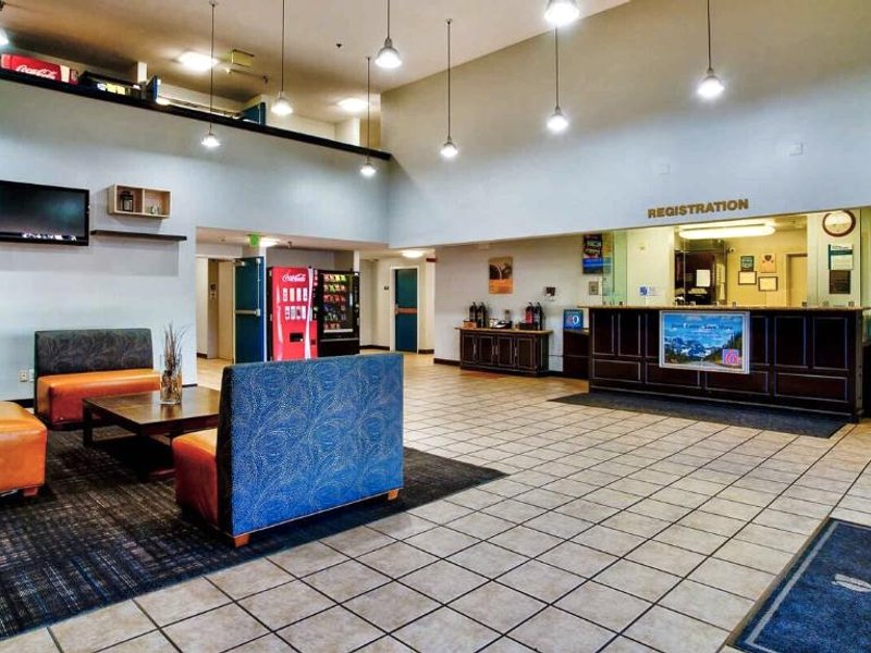 Motel 6 Hesperia, CA - West Main Street - I-15の写真