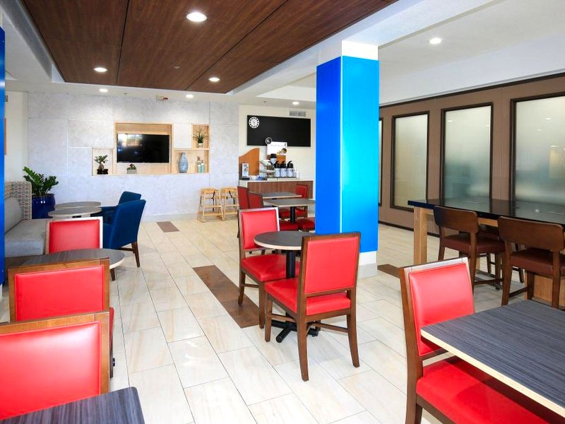 Holiday Inn Express Hotel & Suites Hesperia By IHGの写真