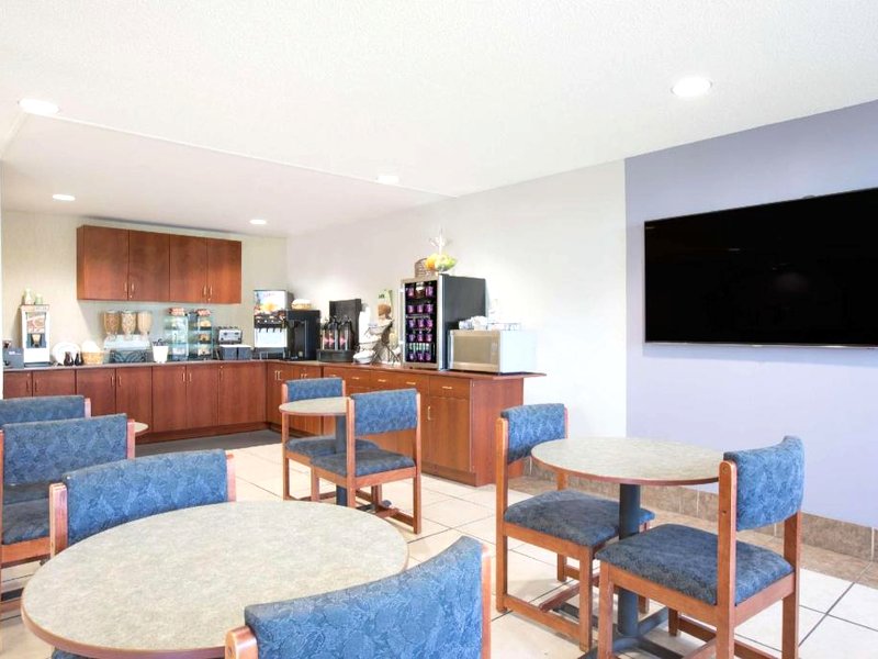 マイクロテル イン&スイーツ バイ ウィンダム ガーデンデール (Microtel Inn & Suites by Wyndham Gardendale)の写真