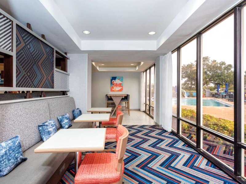 ハンプトン イン オーランド インターナショナル エアポート (Hampton Inn Orlando-International Airport)の写真