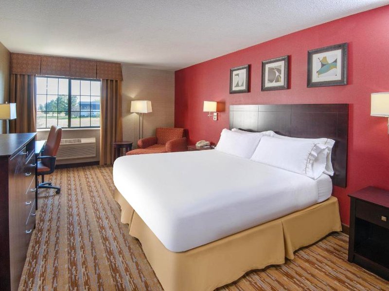Holiday Inn Express Hotel & Suites Wauseon By IHGの写真
