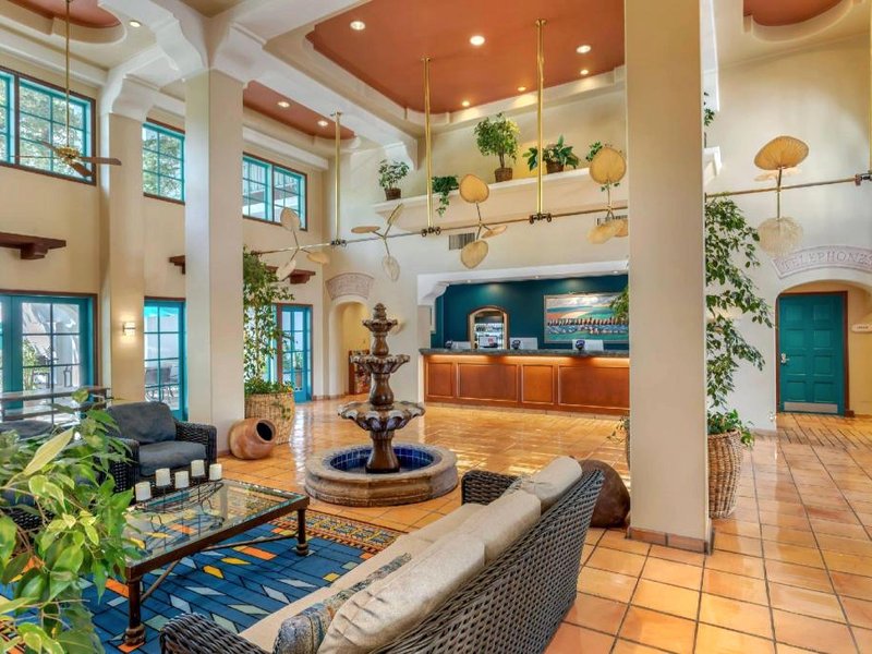 クオリティ スイーツ ダウンタウン サン ルイス オビスポ (Quality Suites Downtown San Luis Obispo)の写真