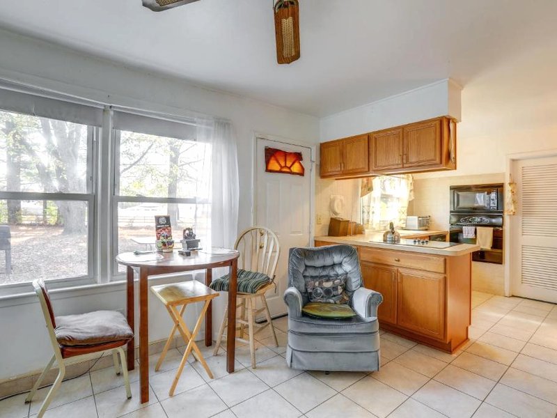 3 Mi to Mill Creek Park Willingboro Home with Grillの写真