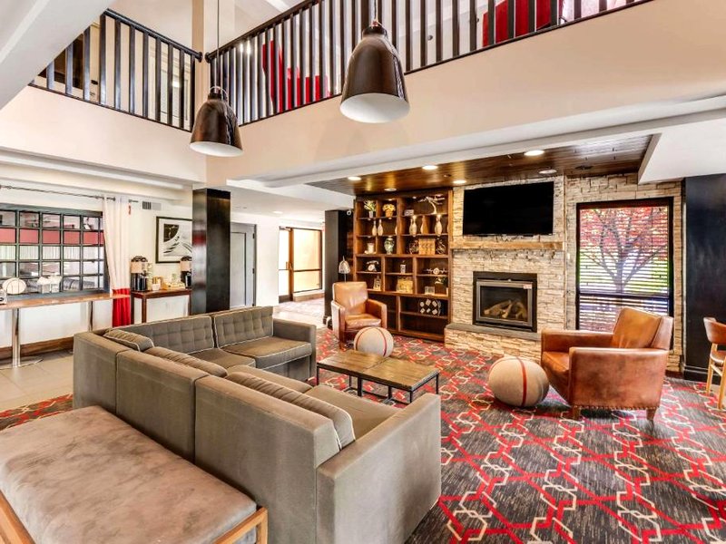 The Crossroads Hotel - Newburghの写真