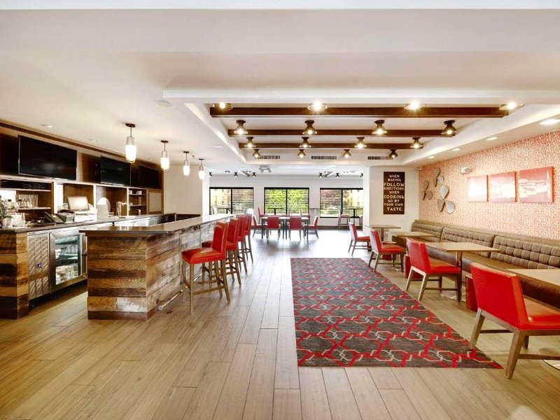 The Crossroads Hotel - Newburghの写真