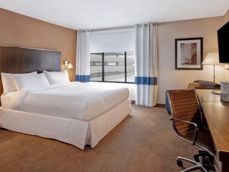 フォー ポインツ バイ シェラトン ピオリア (Four Points by Sheraton Peoria)の写真