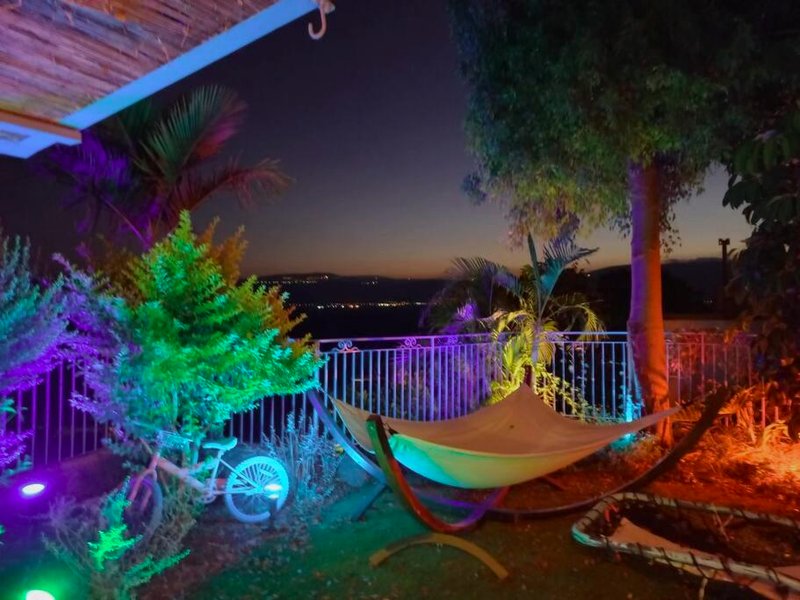 פשוט מים. יחידה קסומה עם נוף מרהיב ובריכה מחוממתの写真