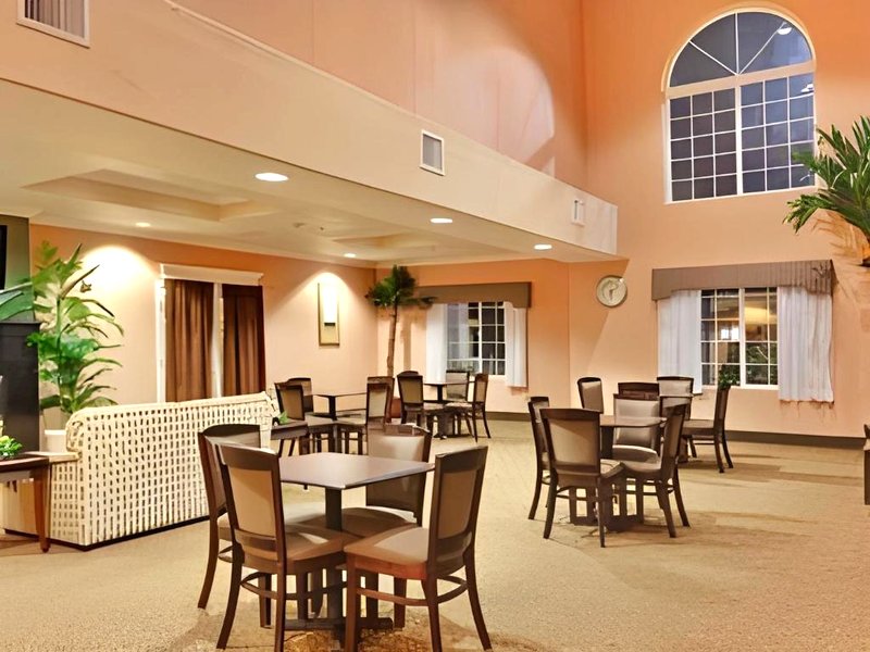Holiday Inn Express Delano Highway 99 By IHGの写真
