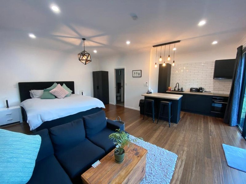 Kosmo’s Studio: City Style in a Retreat Setting!の写真