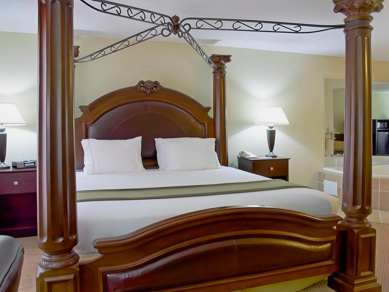 Express Inn Leesville Ft Johnson, SureStay Collection by BWの写真