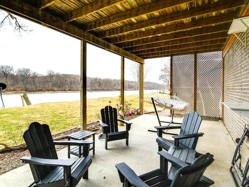 6 Mi to Dtwn Pella Riverfront Cabin with Game Room!の写真