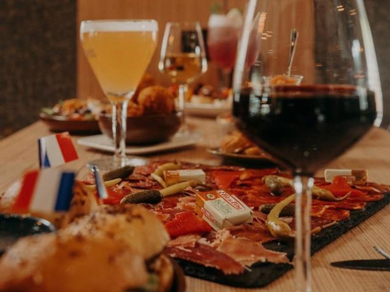 Le Central Hotel-Barの写真