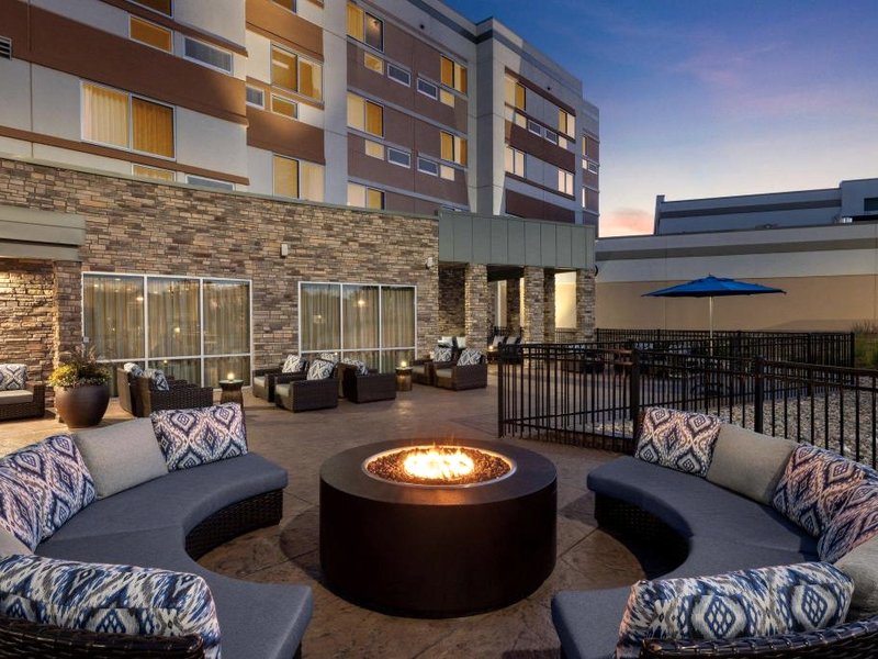 コートヤード オマハ ベルビュー アット ビアードモア イベント センター (Courtyard Omaha Bellevue at Beardmore Event Center)の写真