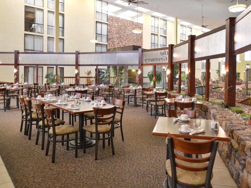 ラマダ プラザ バイ ウィンダム シェリダン ホテル アンド コンベンション センター (Ramada Plaza by Wyndham Sheridan Hotel & Convention Center)の写真