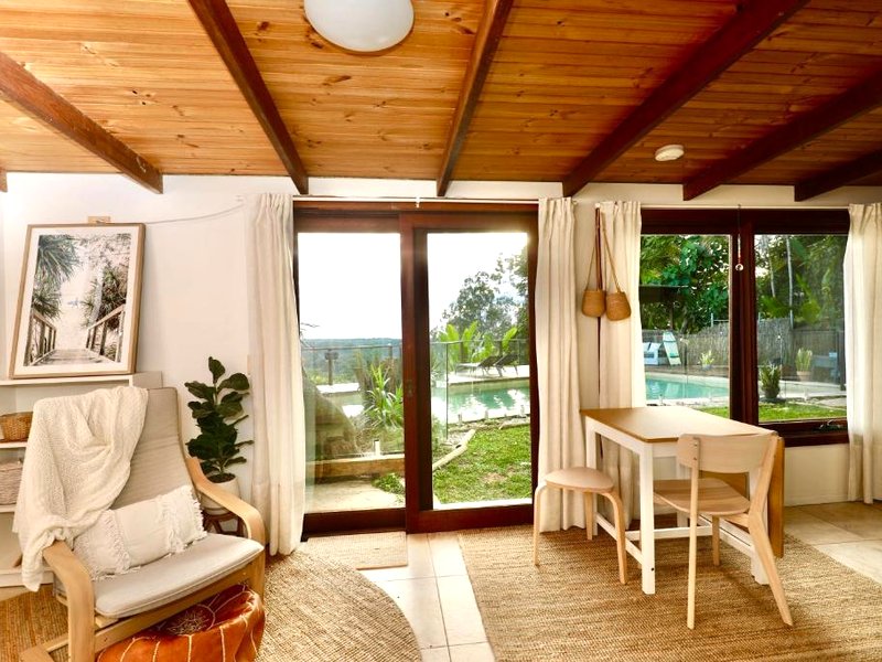 Private Access Retreat 1 Queen Bedroom w Stunning Pool and Ocean Viewsの写真