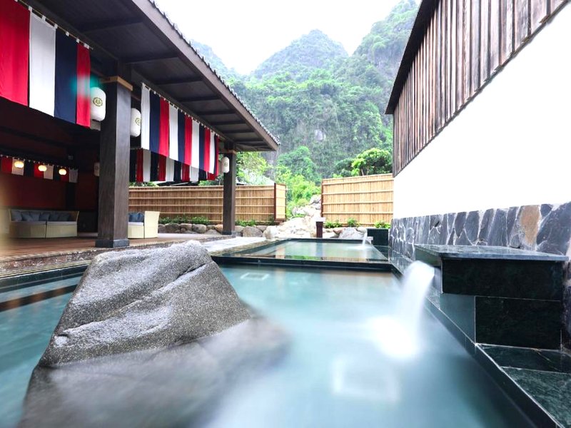 ヨコ オンセン クアン ハン (YOKO ONSEN QUANG HANH)の写真