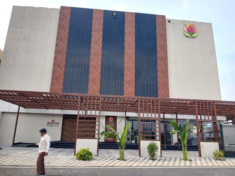 Hotel Tulips inn by VKGの写真