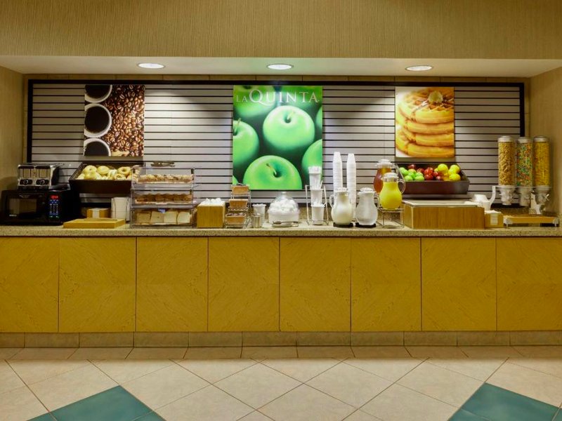 ラ キンタ イン & スイーツ バイ ウィンダム フリーモント / シリコン バレー (La Quinta Inn & Suites by Wyndham Fremont / Silicon Valley)の写真