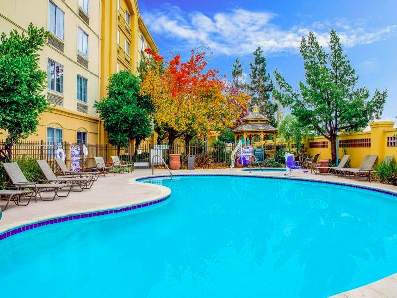 ラ キンタ イン & スイーツ バイ ウィンダム フリーモント / シリコン バレー (La Quinta Inn & Suites by Wyndham Fremont / Silicon Valley)の写真